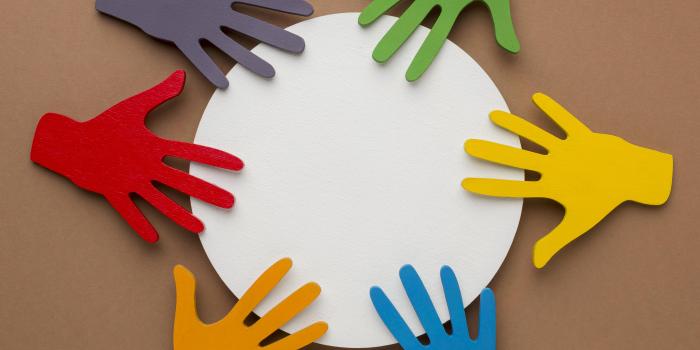 La vicedegana presenta la Memòria d'Activitats i presenta l'homenatge als 25 anys de vinculació col·legial a la Delegació de Girona